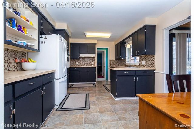 21247 Shurley Drive, Grosse Ile, MI 48138