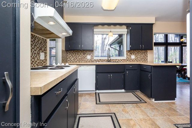 21247 Shurley Drive, Grosse Ile, MI 48138