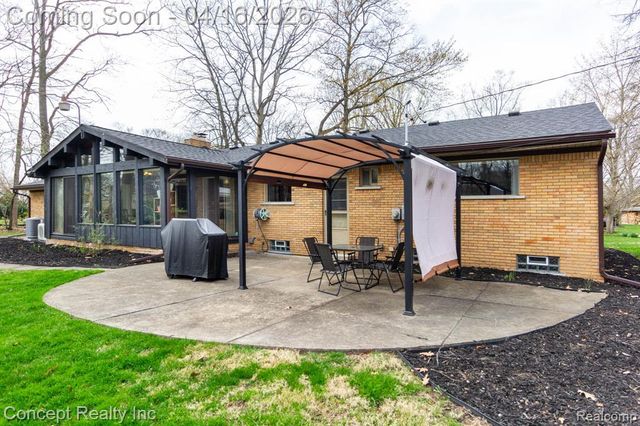 21247 Shurley Drive, Grosse Ile, MI 48138