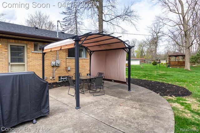21247 Shurley Drive, Grosse Ile, MI 48138
