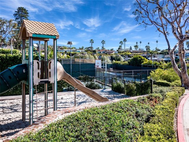 44 S La Senda Drive, Laguna Beach, CA 92651