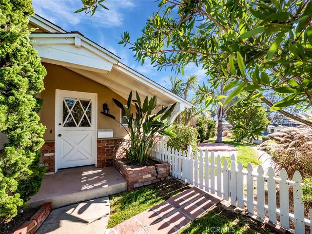 44 S La Senda Drive, Laguna Beach, CA 92651