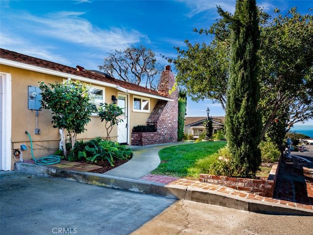 44 S La Senda Drive, Laguna Beach, CA 92651