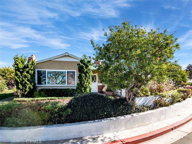 44 S La Senda Drive, Laguna Beach, CA 92651