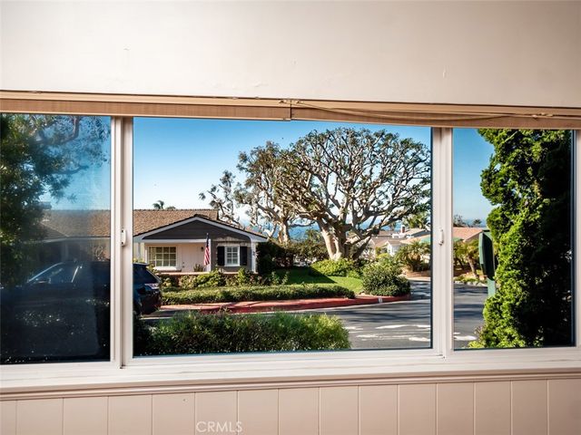 44 S La Senda Drive, Laguna Beach, CA 92651