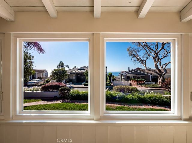 44 S La Senda Drive, Laguna Beach, CA 92651
