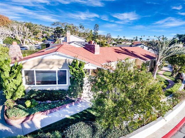 44 S La Senda Drive, Laguna Beach, CA 92651