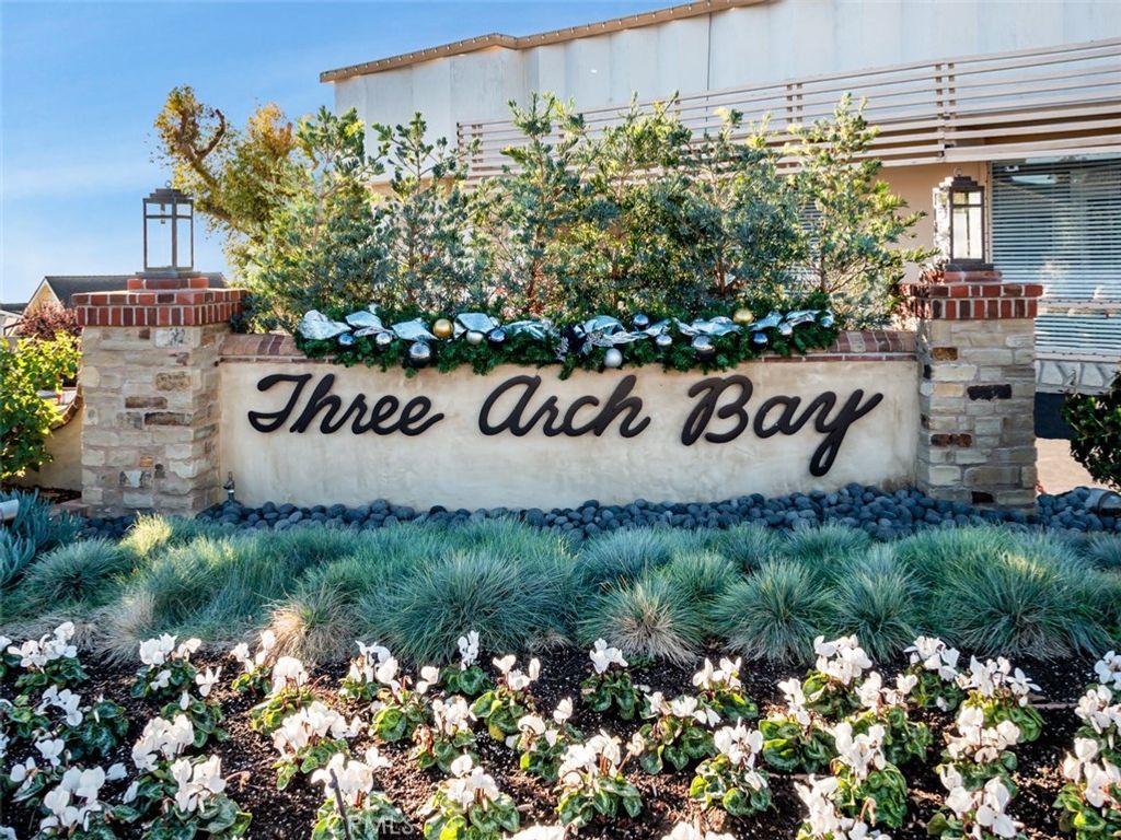 44 S La Senda Drive, Laguna Beach, CA 92651
