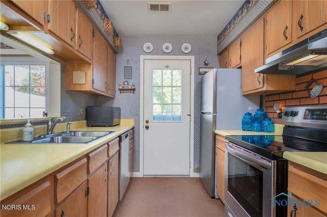 26 Olde Orchard Drive, Perrysburg, OH 43551