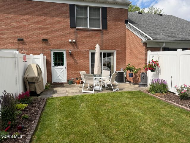 26 Olde Orchard Drive, Perrysburg, OH 43551