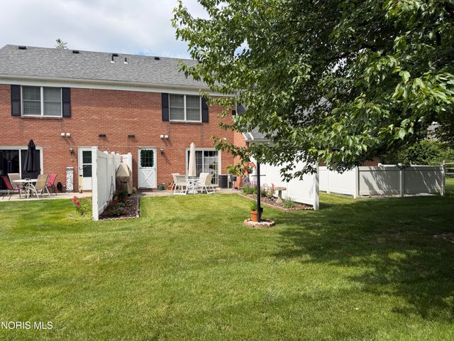 26 Olde Orchard Drive, Perrysburg, OH 43551