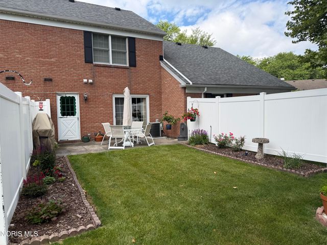 26 Olde Orchard Drive, Perrysburg, OH 43551