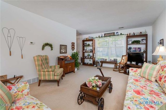 26 Olde Orchard Drive, Perrysburg, OH 43551