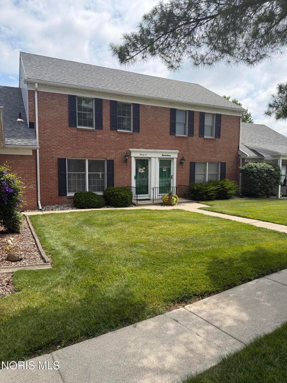 26 Olde Orchard Drive, Perrysburg, OH 43551