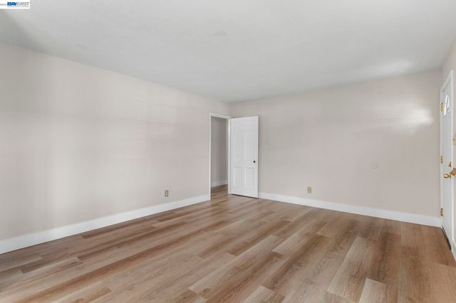 246 Tunis Rd, Oakland, CA 94603