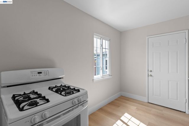 246 Tunis Rd, Oakland, CA 94603