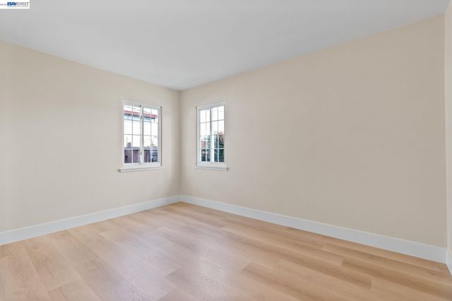 246 Tunis Rd, Oakland, CA 94603