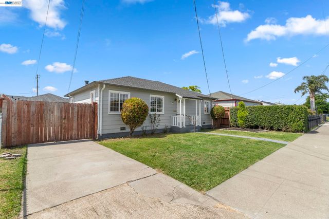 246 Tunis Rd, Oakland, CA 94603