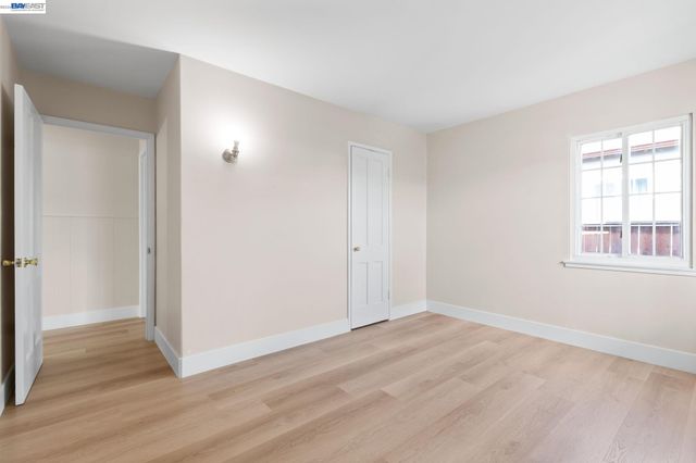 246 Tunis Rd, Oakland, CA 94603