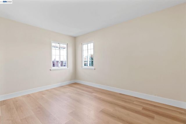 246 Tunis Rd, Oakland, CA 94603