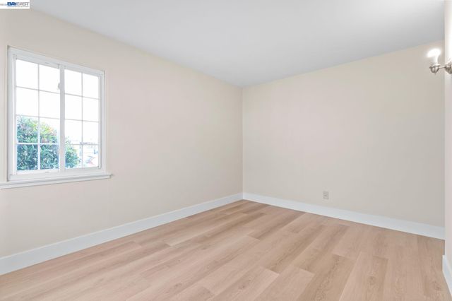 246 Tunis Rd, Oakland, CA 94603