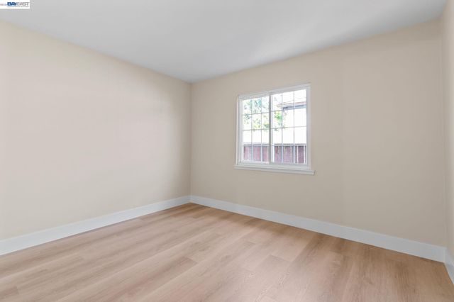 246 Tunis Rd, Oakland, CA 94603
