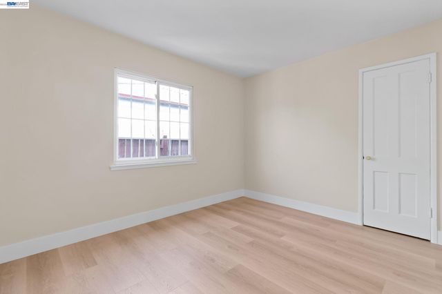 246 Tunis Rd, Oakland, CA 94603