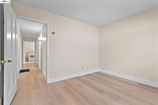 246 Tunis Rd, Oakland, CA 94603