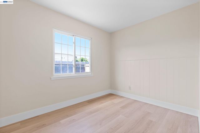 246 Tunis Rd, Oakland, CA 94603