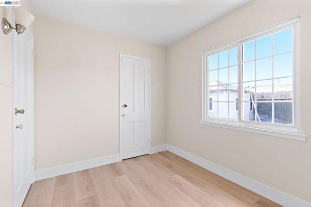 246 Tunis Rd, Oakland, CA 94603