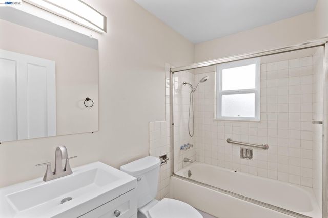246 Tunis Rd, Oakland, CA 94603