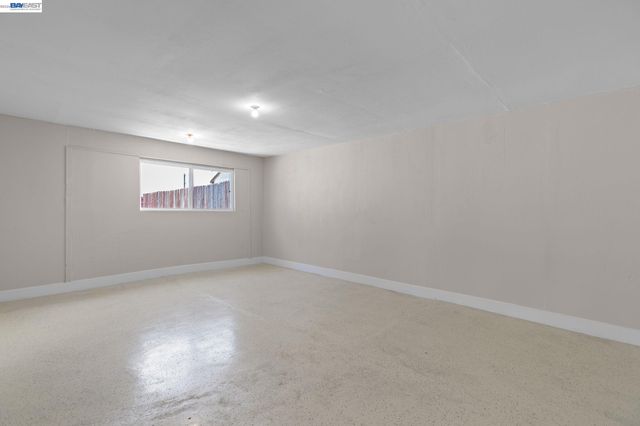 246 Tunis Rd, Oakland, CA 94603