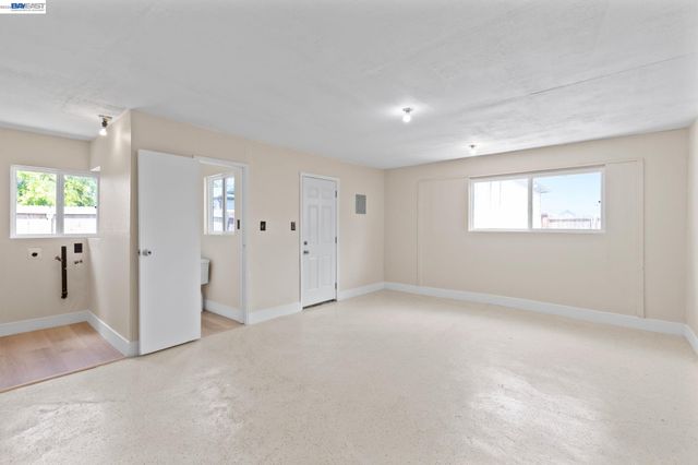 246 Tunis Rd, Oakland, CA 94603