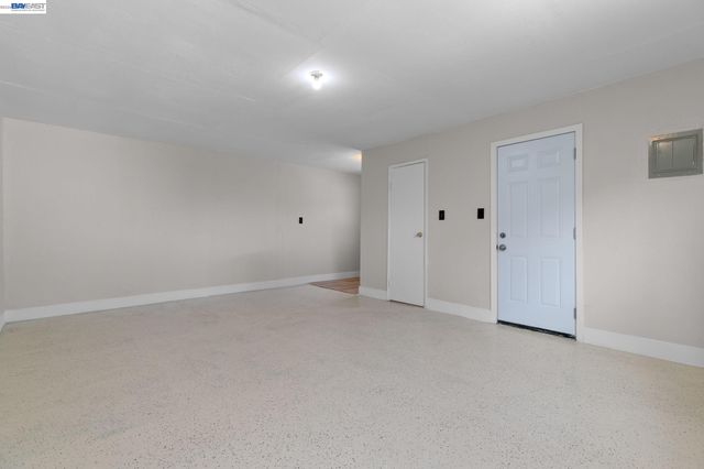 246 Tunis Rd, Oakland, CA 94603