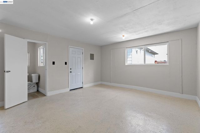 246 Tunis Rd, Oakland, CA 94603