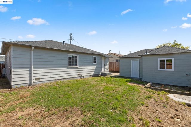 246 Tunis Rd, Oakland, CA 94603