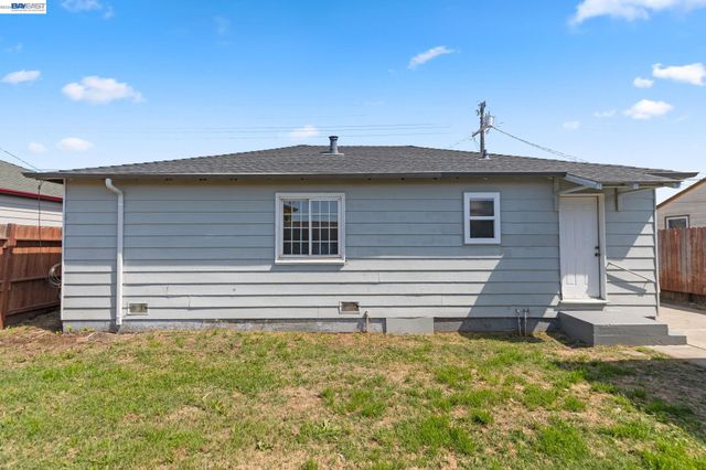 246 Tunis Rd, Oakland, CA 94603