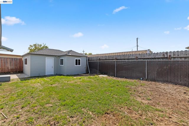246 Tunis Rd, Oakland, CA 94603