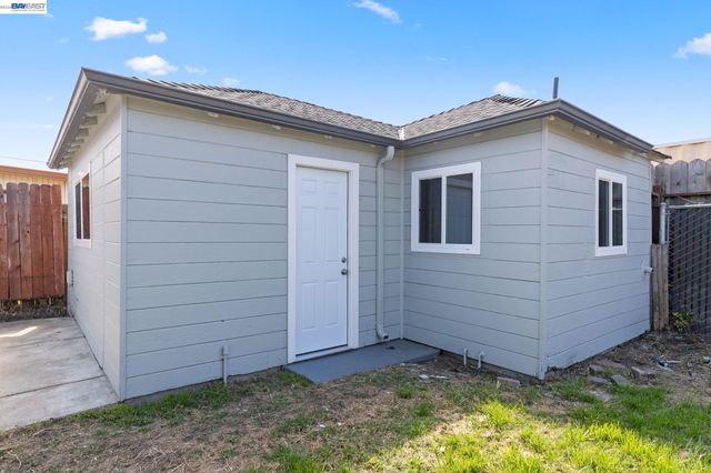 246 Tunis Rd, Oakland, CA 94603
