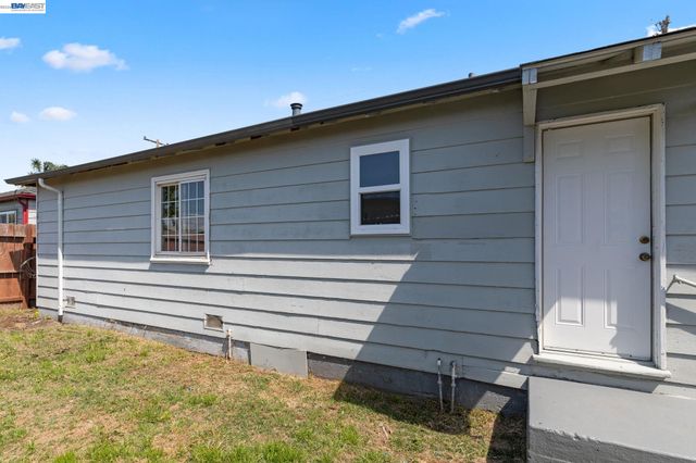 246 Tunis Rd, Oakland, CA 94603
