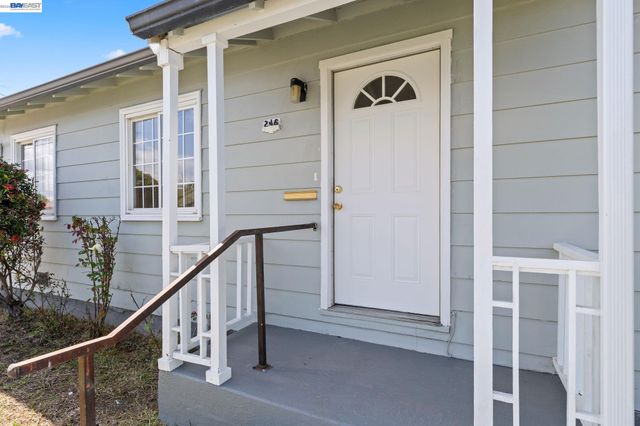 246 Tunis Rd, Oakland, CA 94603