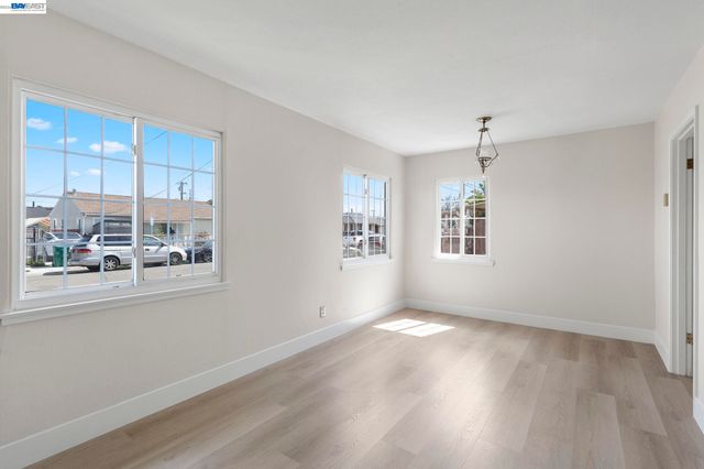 246 Tunis Rd, Oakland, CA 94603