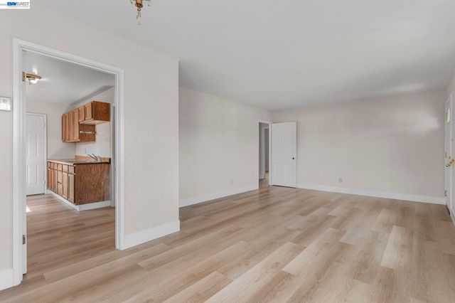 246 Tunis Rd, Oakland, CA 94603