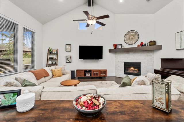 106 Amber Jade Court, Conroe, TX 77304