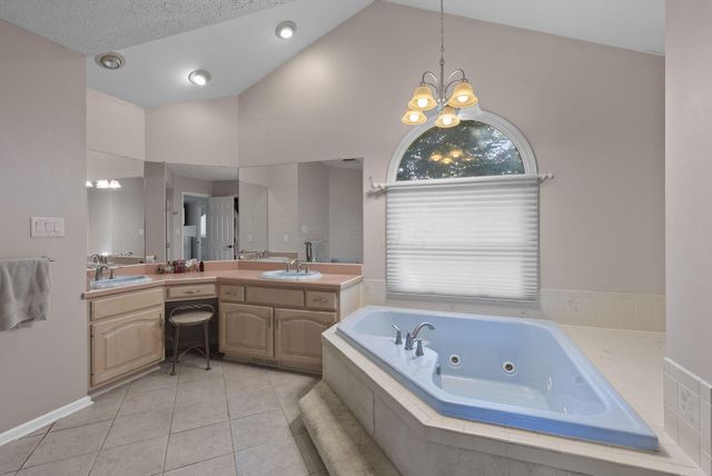 8860 Shenandoah Drive NW, Pickerington, OH 43147