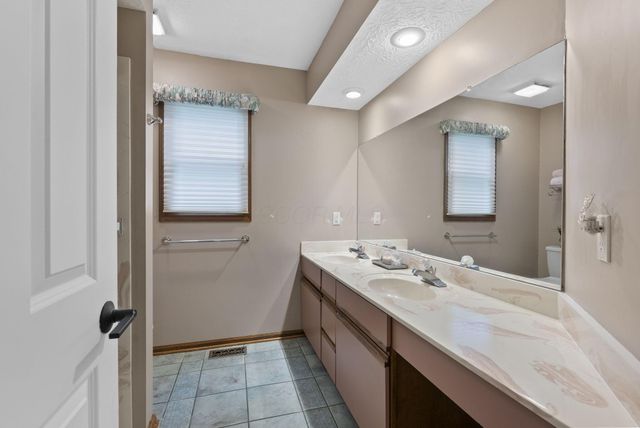 8860 Shenandoah Drive NW, Pickerington, OH 43147