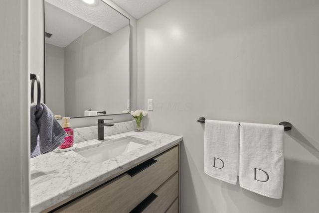 8860 Shenandoah Drive NW, Pickerington, OH 43147