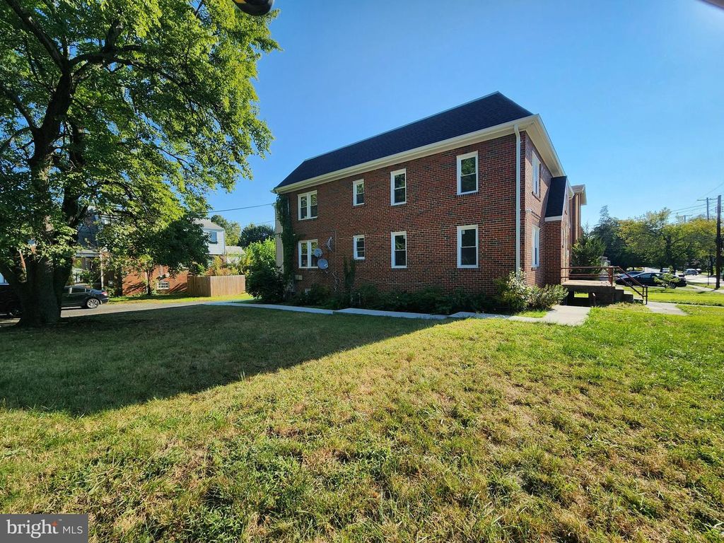4100 QUEENSBURY RD, Hyattsville, MD 20781