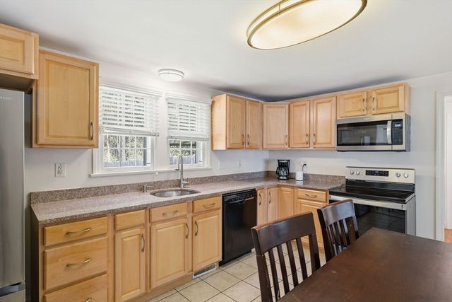 22 Rosedale Ave, Springfield, MA 01128