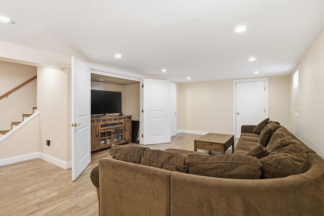 22 Rosedale Ave, Springfield, MA 01128